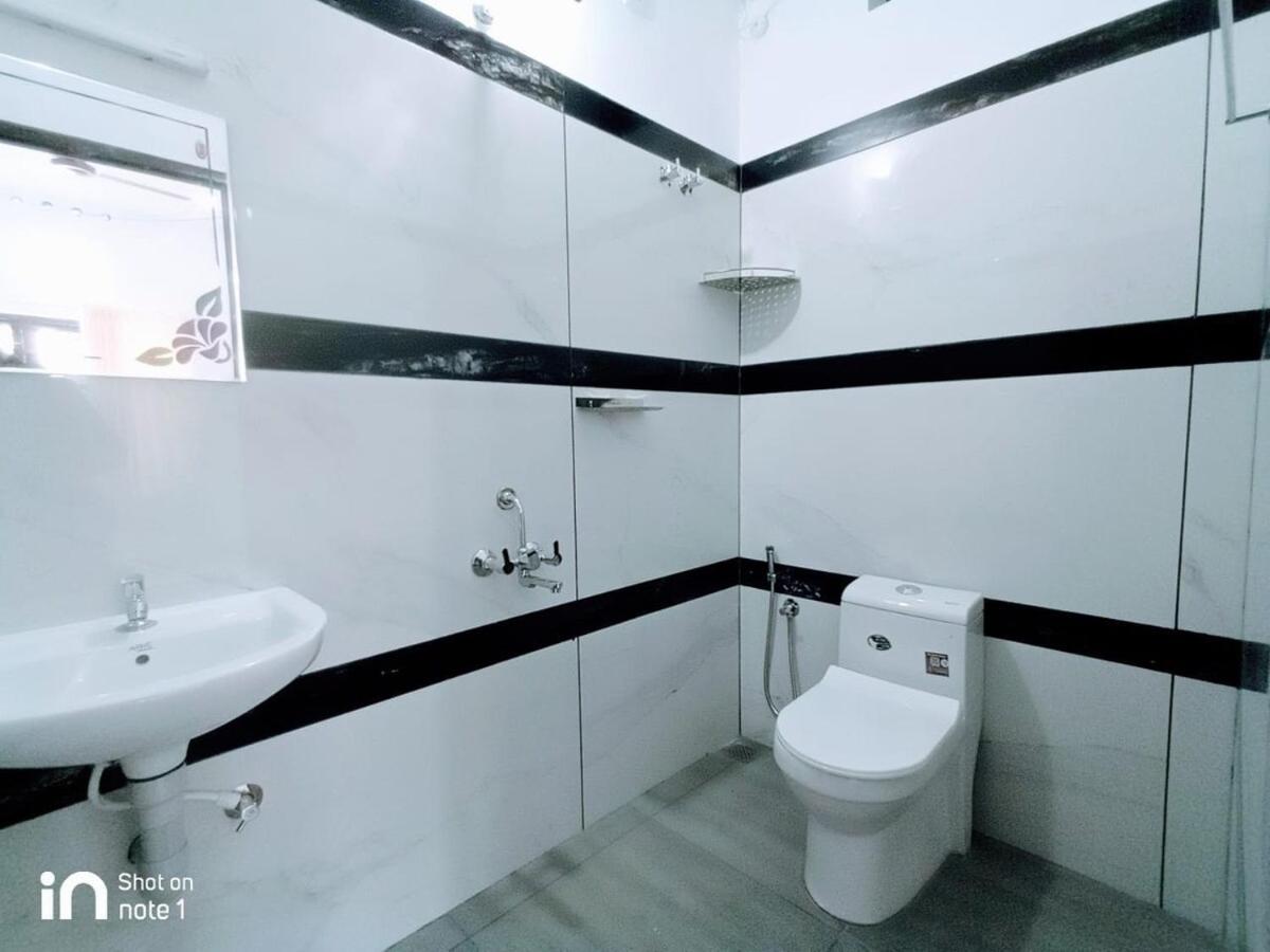 Apartament Elamkulam Penthouse - 3Bhk Ac With Kitchen - Kochi Chottanikara Zewnętrze zdjęcie
