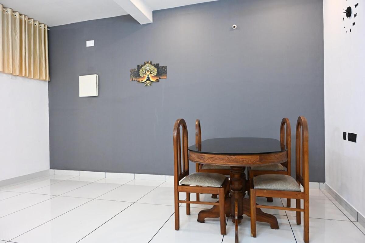Apartament Elamkulam Penthouse - 3Bhk Ac With Kitchen - Kochi Chottanikara Zewnętrze zdjęcie