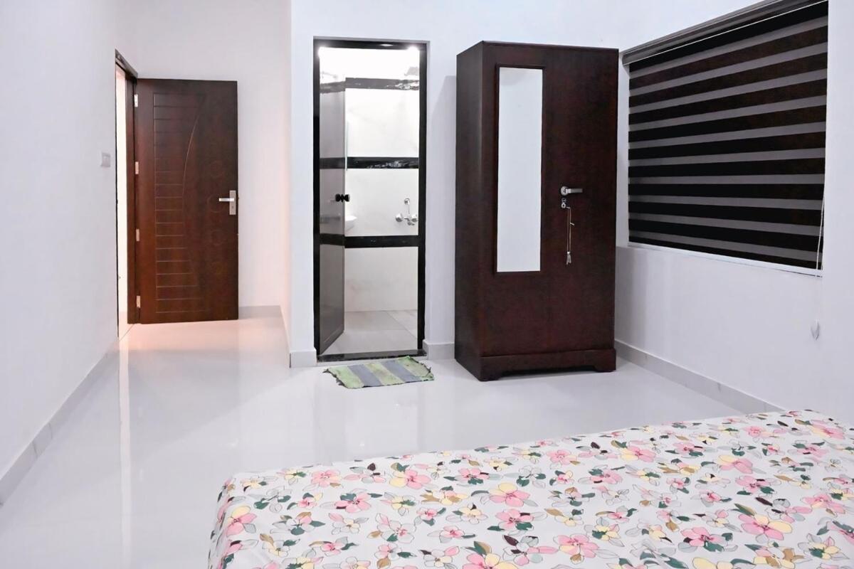 Apartament Elamkulam Penthouse - 3Bhk Ac With Kitchen - Kochi Chottanikara Zewnętrze zdjęcie