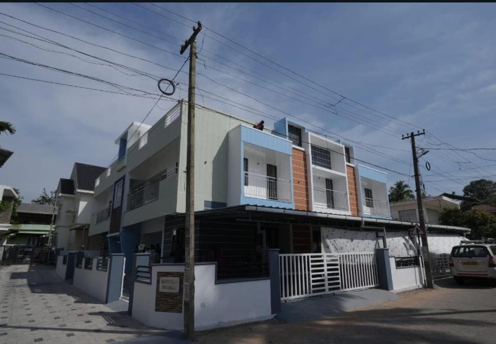 Apartament Elamkulam Penthouse - 3Bhk Ac With Kitchen - Kochi Chottanikara Zewnętrze zdjęcie